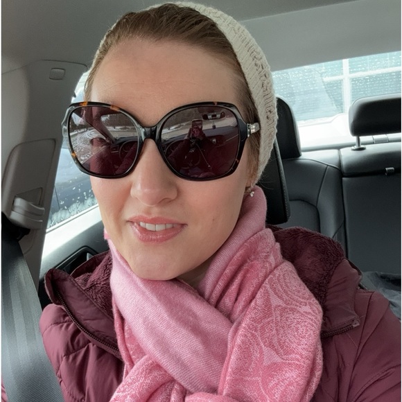 Meet your Posher, Melissa - Picture 2 of 2